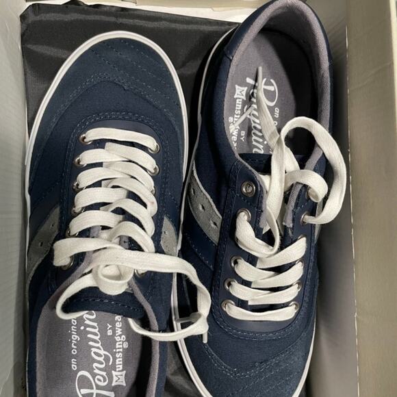 Penguin suede sneaker navy size 7 - Picture 2 of 9